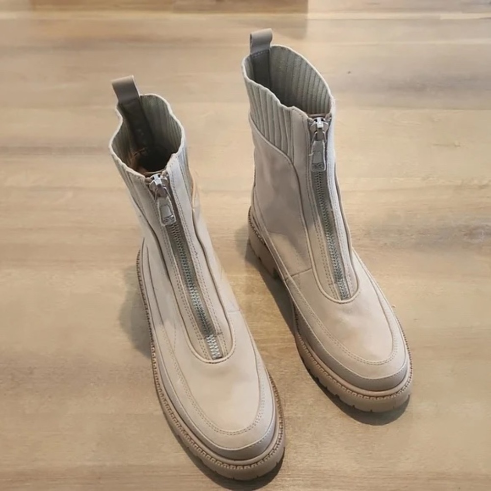 Sam Edelman Leone Lug Sole Chelsea Boots - Picture 2 of 10